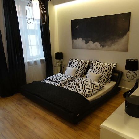 Black&White Apartment- Wierzbowa 5 Poznan Ngoại thất bức ảnh