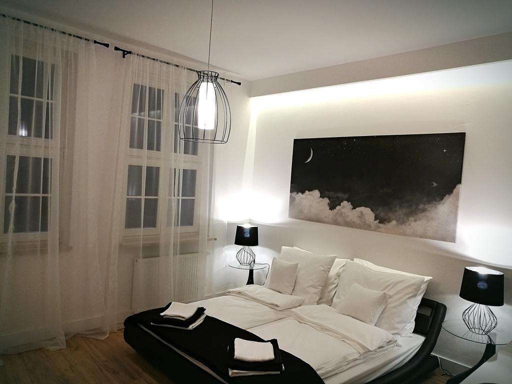 Black&White Apartment- Wierzbowa 5 Poznan Ngoại thất bức ảnh