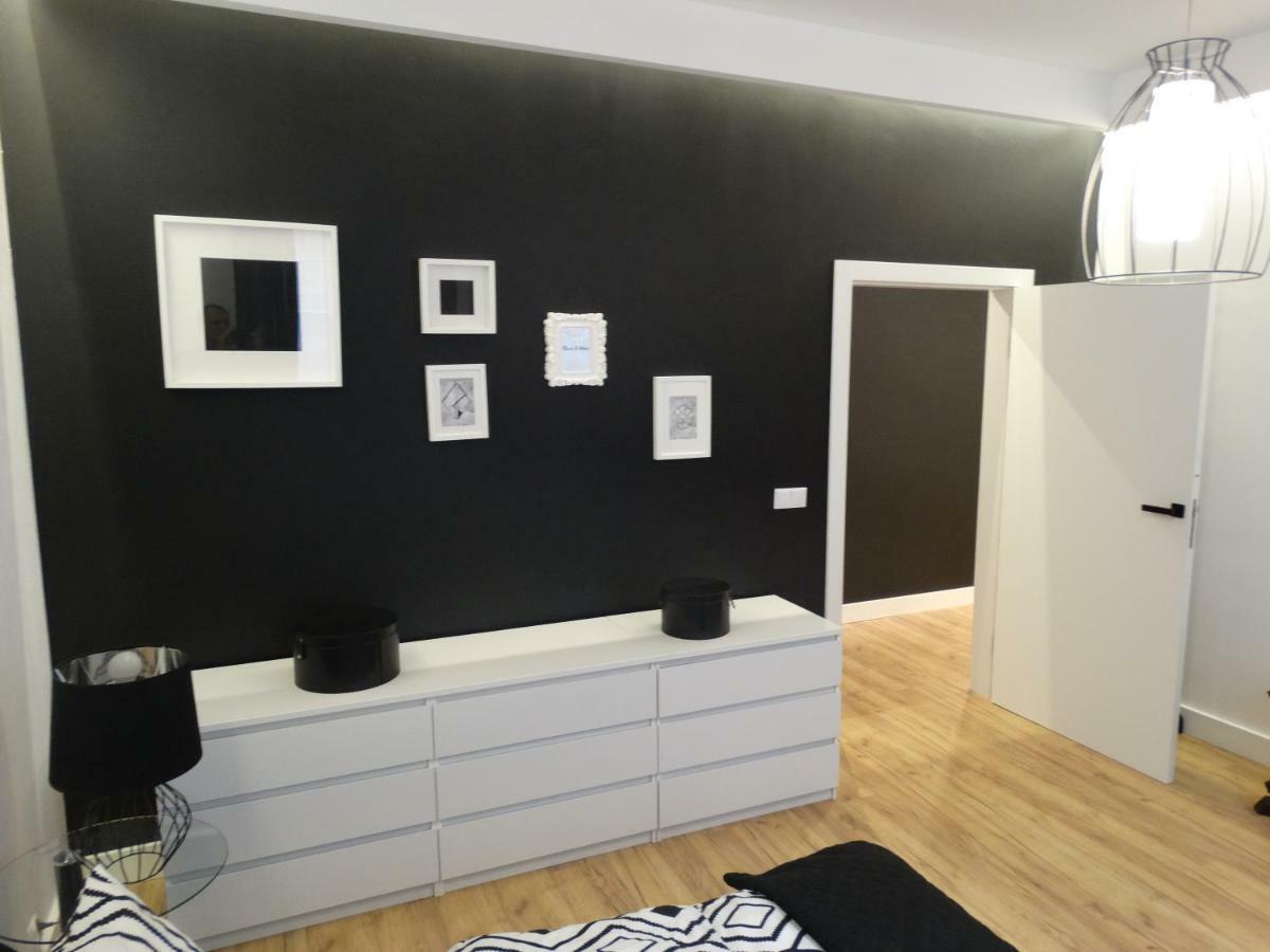 Black&White Apartment- Wierzbowa 5 Poznan Ngoại thất bức ảnh