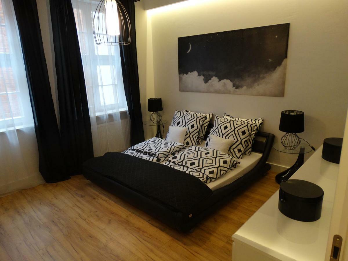 Black&White Apartment- Wierzbowa 5 Poznan Ngoại thất bức ảnh