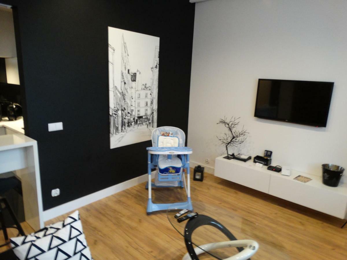 Black&White Apartment- Wierzbowa 5 Poznan Ngoại thất bức ảnh
