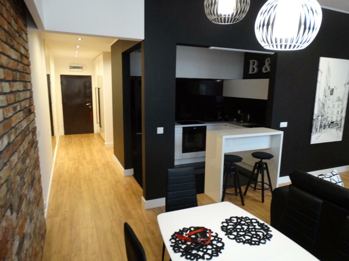 Black&White Apartment- Wierzbowa 5 Poznan Ngoại thất bức ảnh